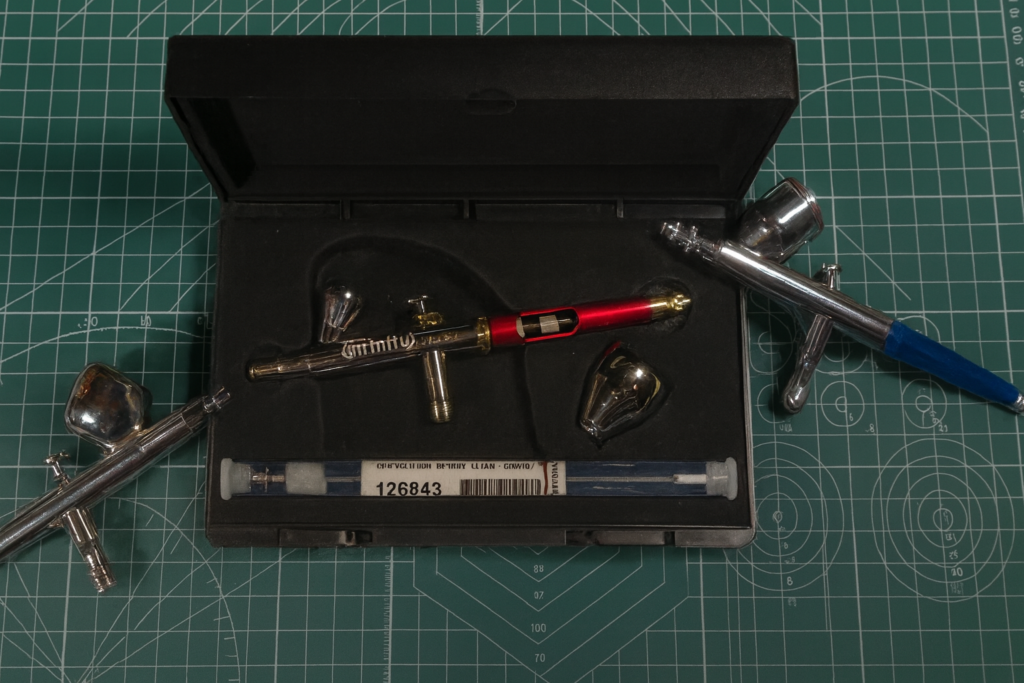 Equipo de aerógrafo sobre base verde